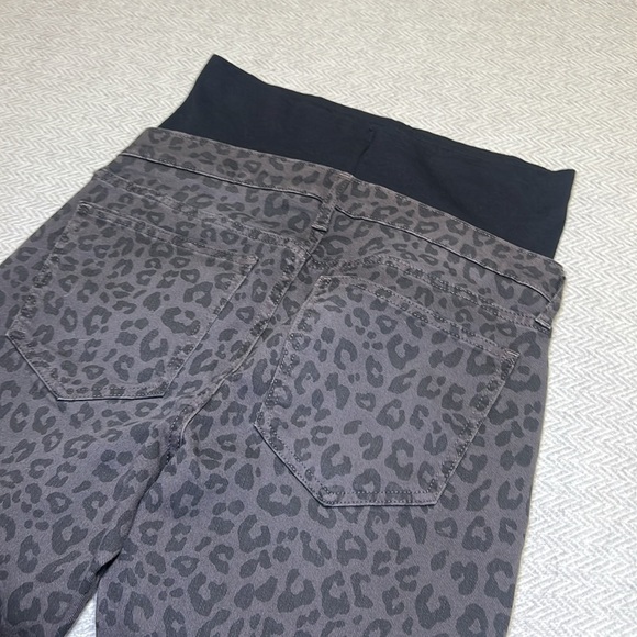 GAP Maternity Vintage Slim Jeans.  Leopard Print - Black and Gray. Size 27 - Picture 3 of 12